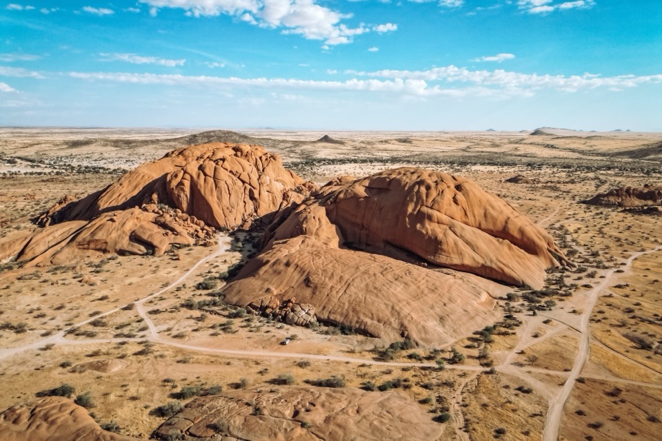 Žulové skály Spitzkoppe z dronu