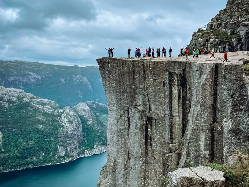 Skalní plošina Preikestolen nad Lysefjordem
